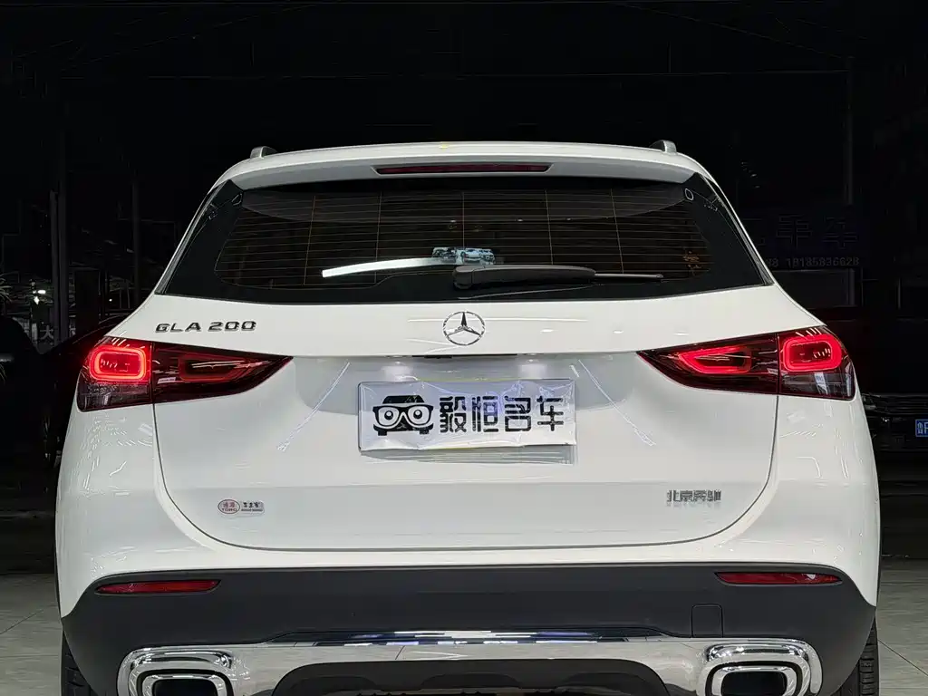 MERCEDES-BENZ GLA