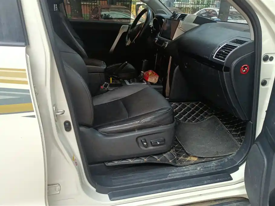 Toyota Land Cruiser Prado 2016 2.7L AT Standard