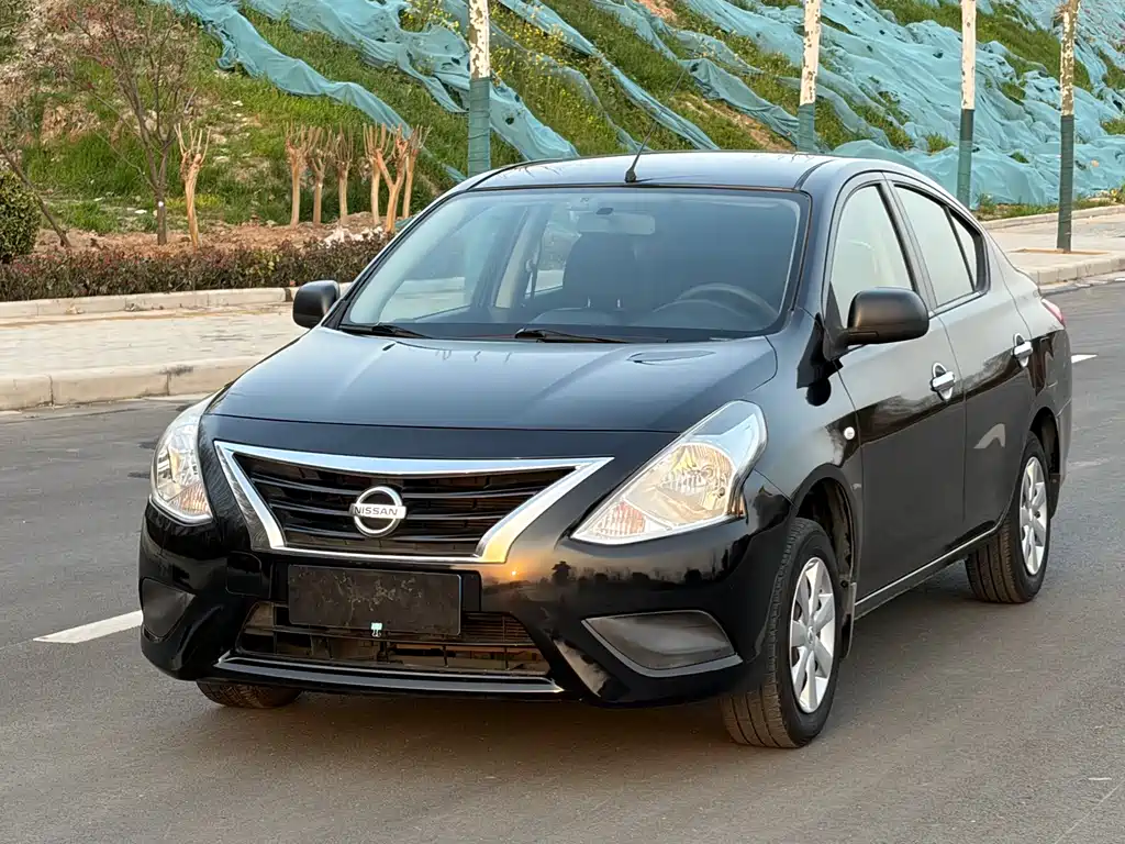 Nissan Sunny 2015
