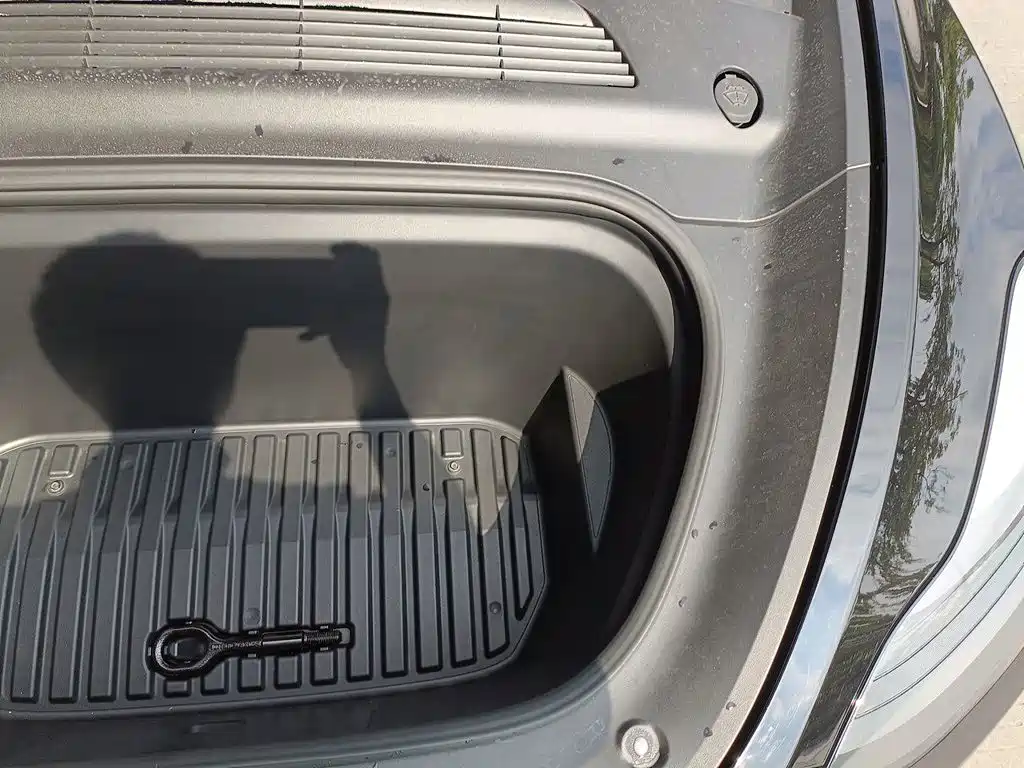 Tesla Model Y — миниатюра 22