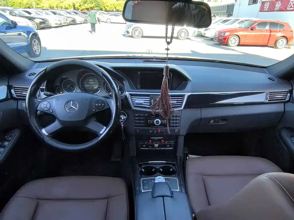 Mercedes-Benz E-Class — миниатюра 12