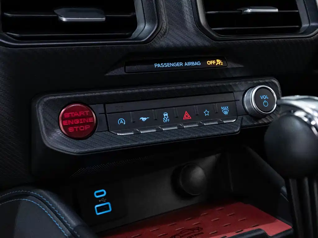 Ford Mustang — миниатюра 10