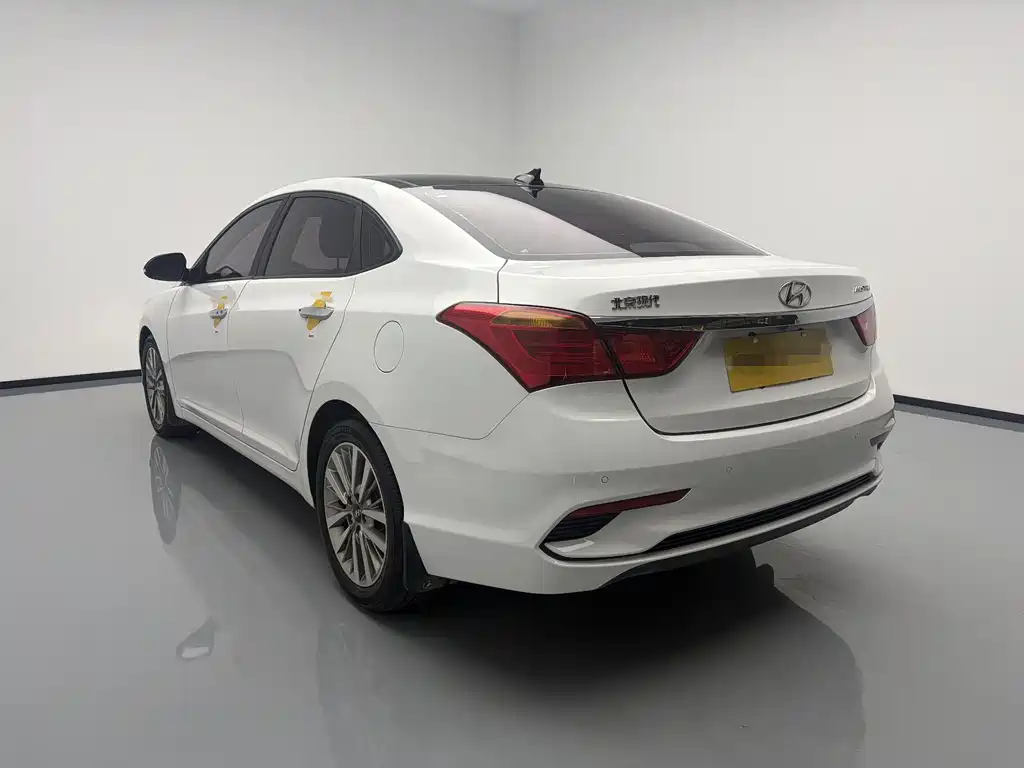 Hyundai Mistra 2017 1.8L AT GLS V