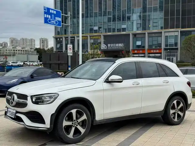 MERCEDES-BENZ GLC