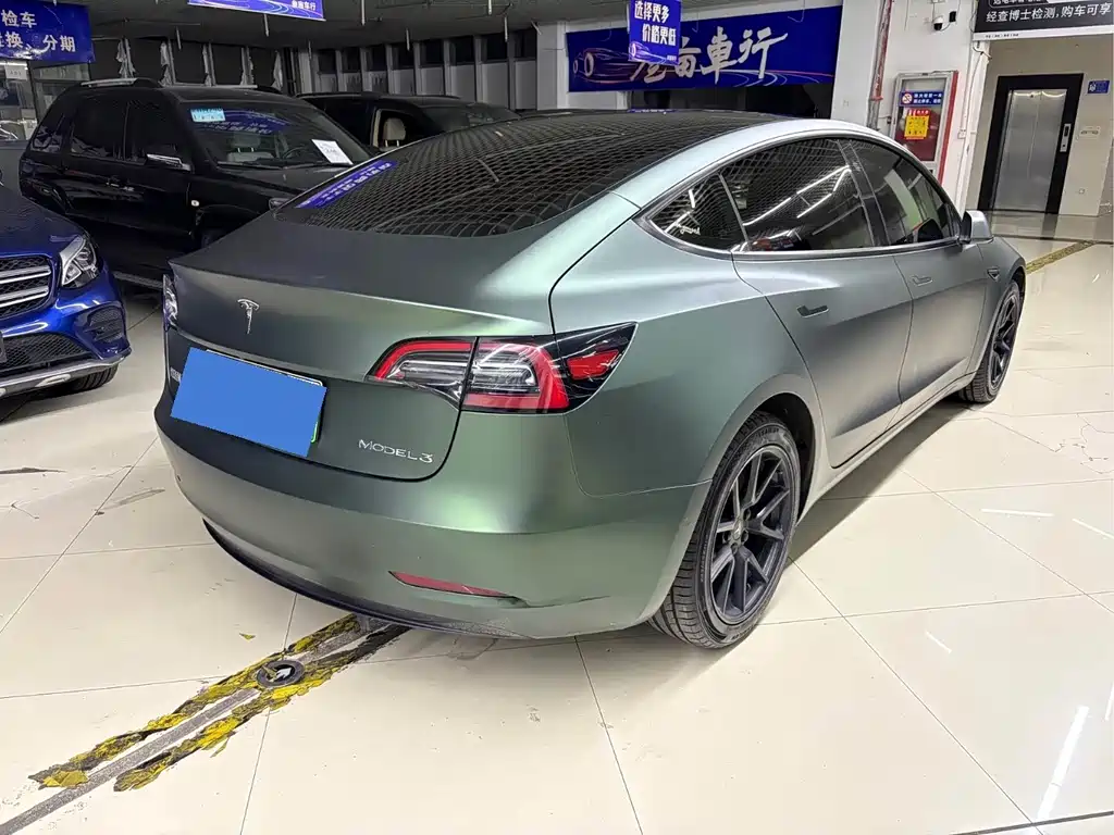 Tesla Model 3 — миниатюра 2