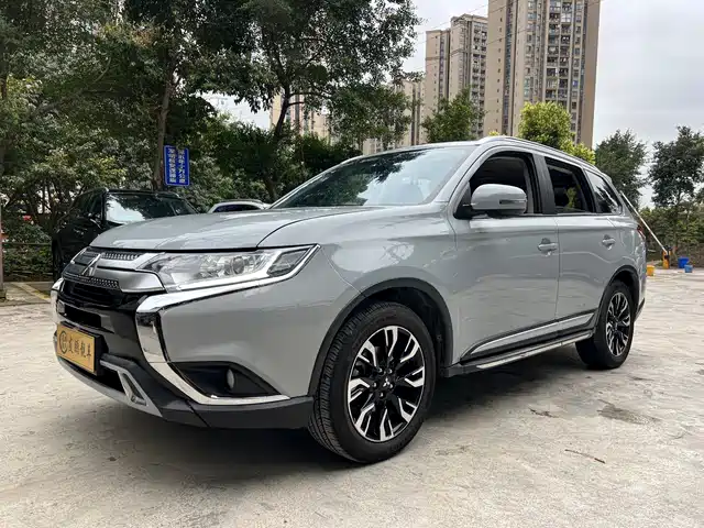 mitsubishi outlander