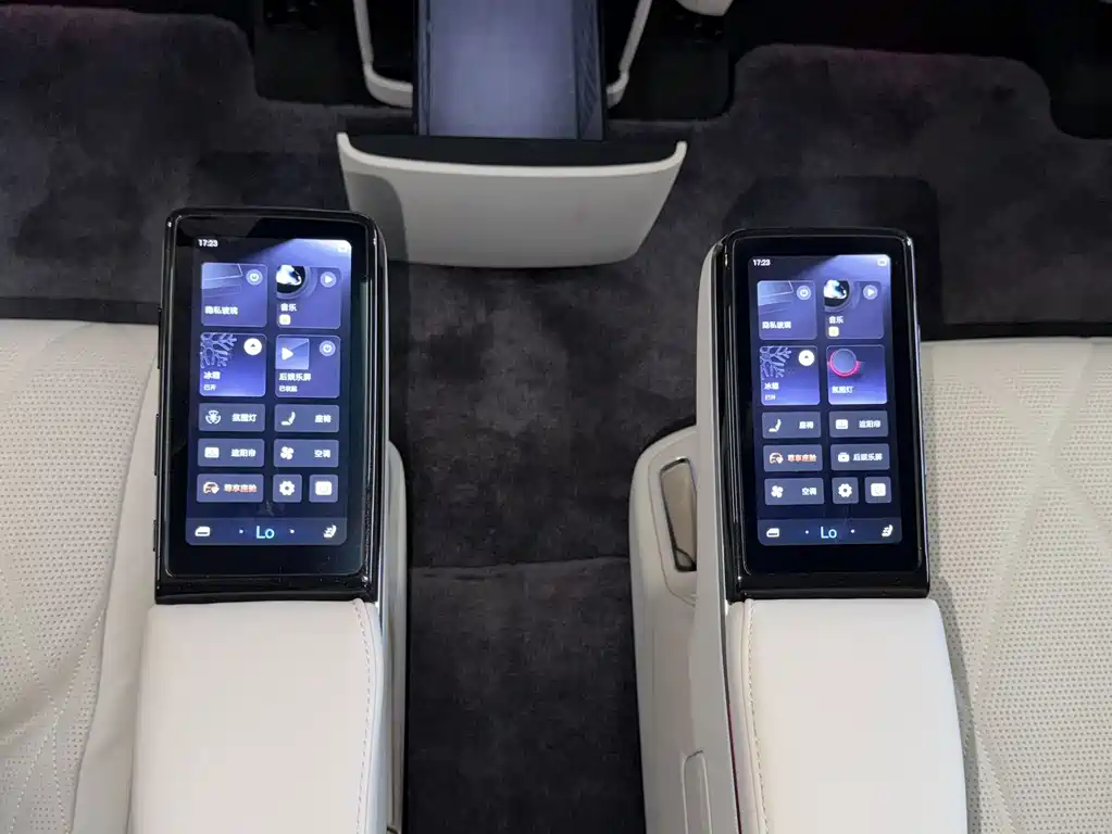 Yangwang Yangwang U8 L — миниатюра 10