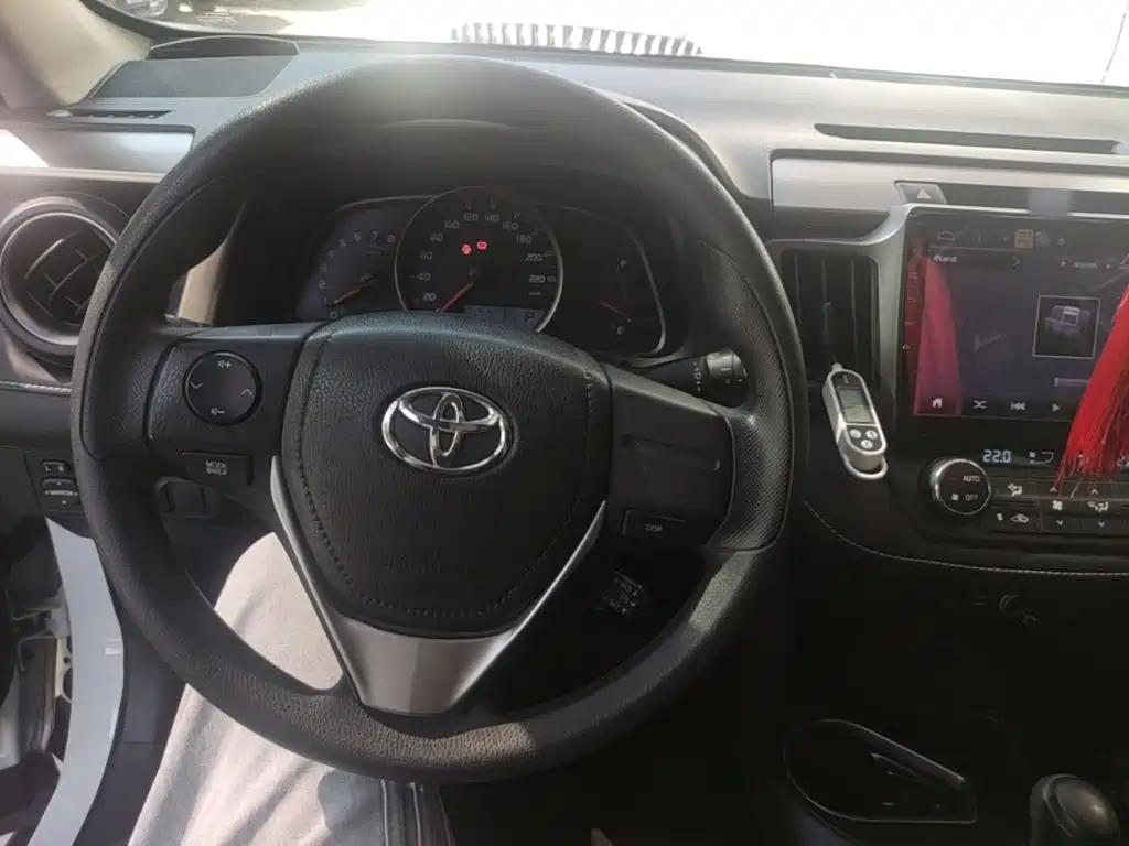 Toyota RAV4 — миниатюра 11