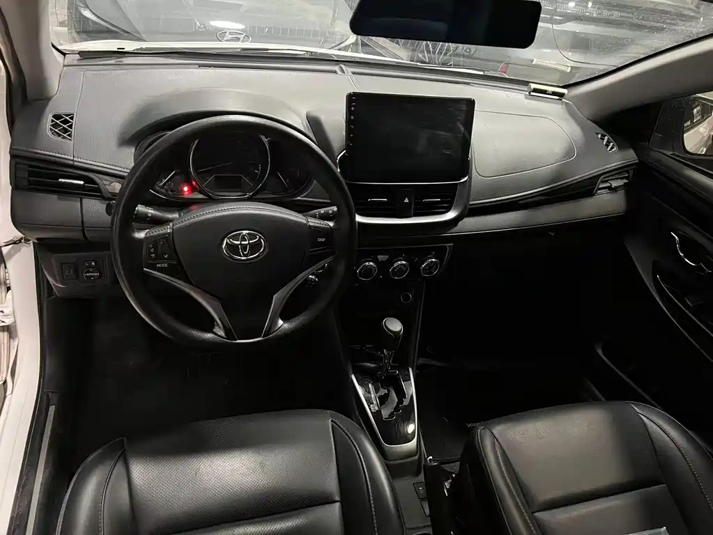 Toyota Yaris L — миниатюра 3
