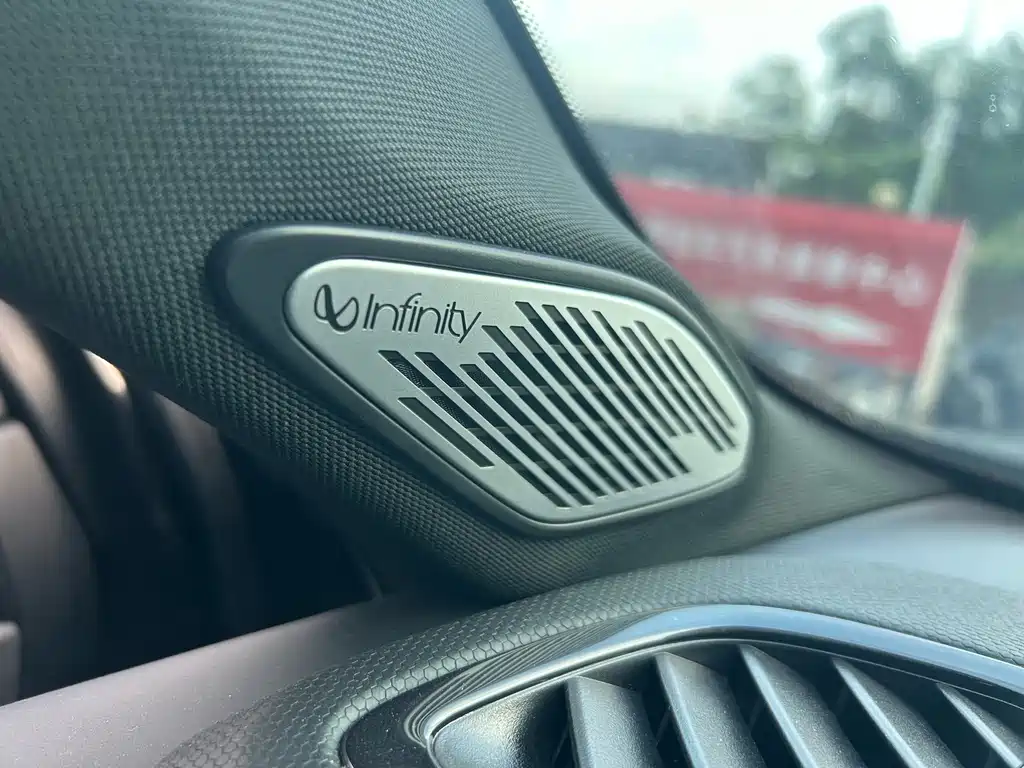 Lynk & Co 02 Hatchback — миниатюра 9