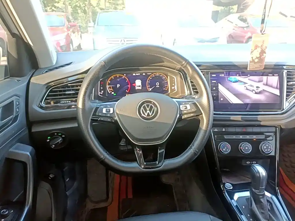 Volkswagen T-Roc — миниатюра 11