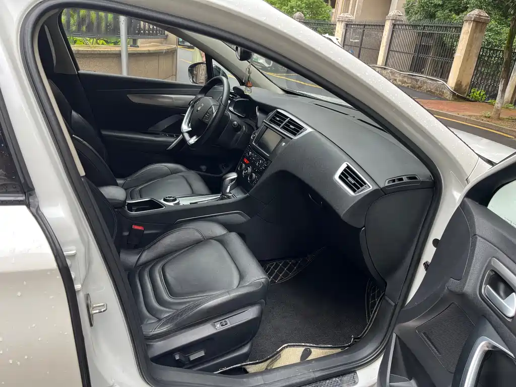 DS 6 2016 1.6T Luxury THP160