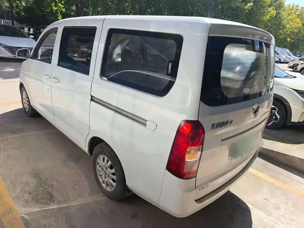 Wuling Rongguang V — миниатюра 5