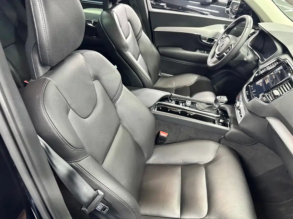 Volvo XC90 2018 T6 7 мест