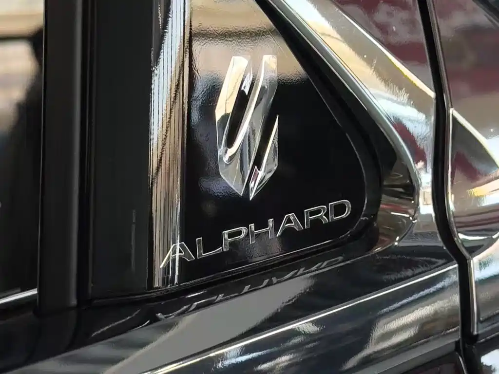 Toyota Alphard — миниатюра 4