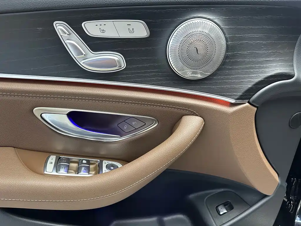Mercedes-Benz E-Class — миниатюра 17