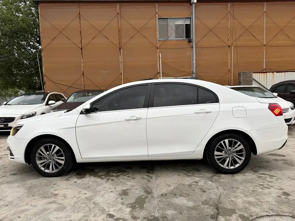 Geely Emgrand — миниатюра 11