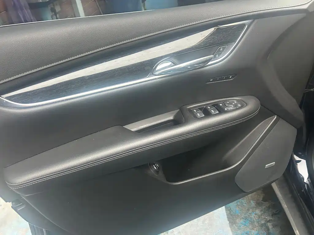 Cadillac XT5 — миниатюра 4