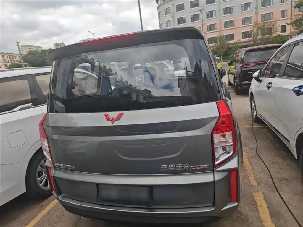 Wuling Hongguang Plus PLUS 2019 1.5T MT 7 мест