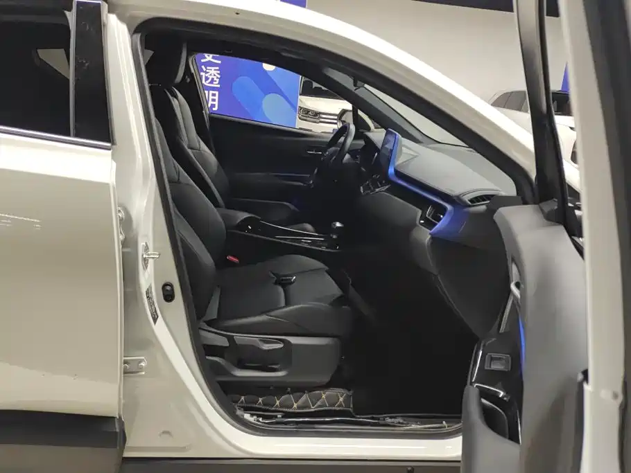 Toyota C-HR — миниатюра 8