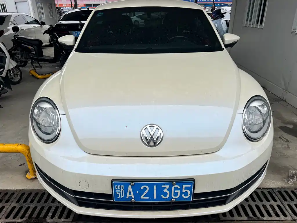 VOLKSWAGEN BEETLE