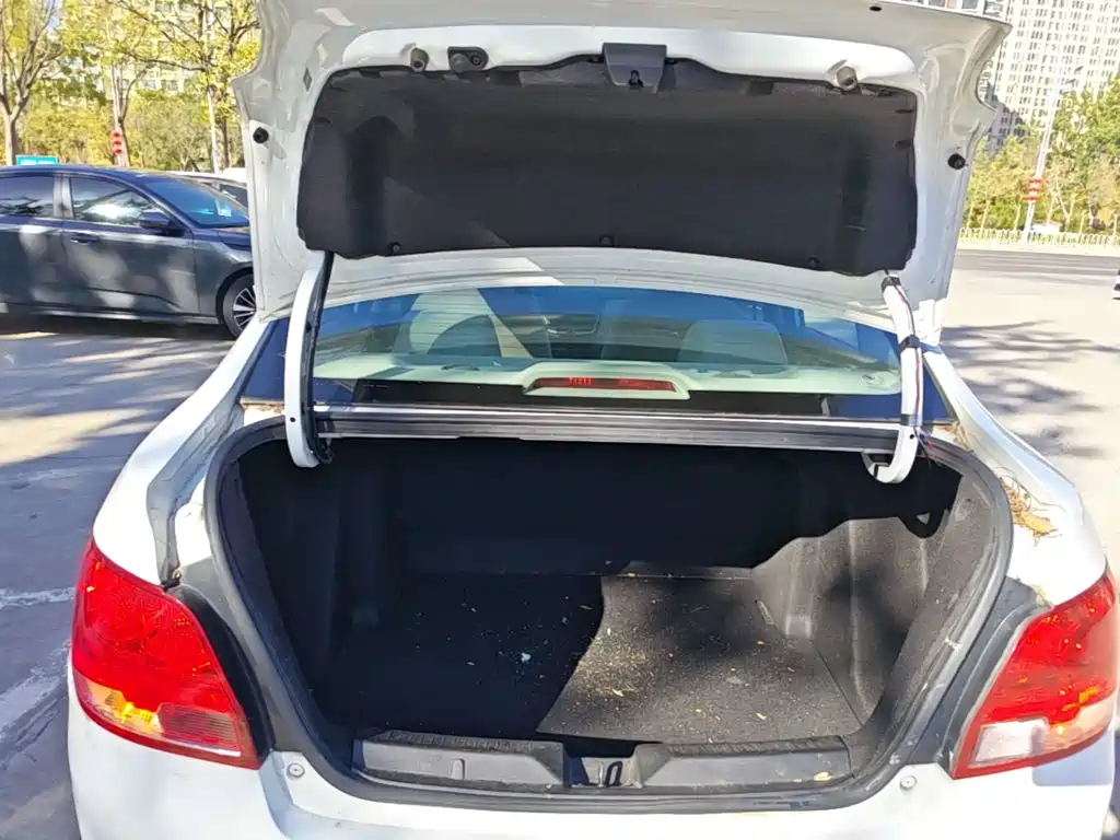 Chevrolet Sail — миниатюра 19