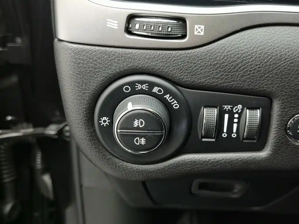 Jeep Cherokee — миниатюра 21