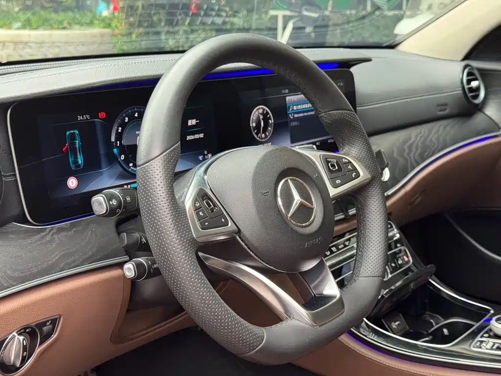 MERCEDES-BENZ E CLASS