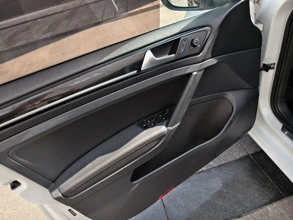 Volkswagen Golf — миниатюра 10