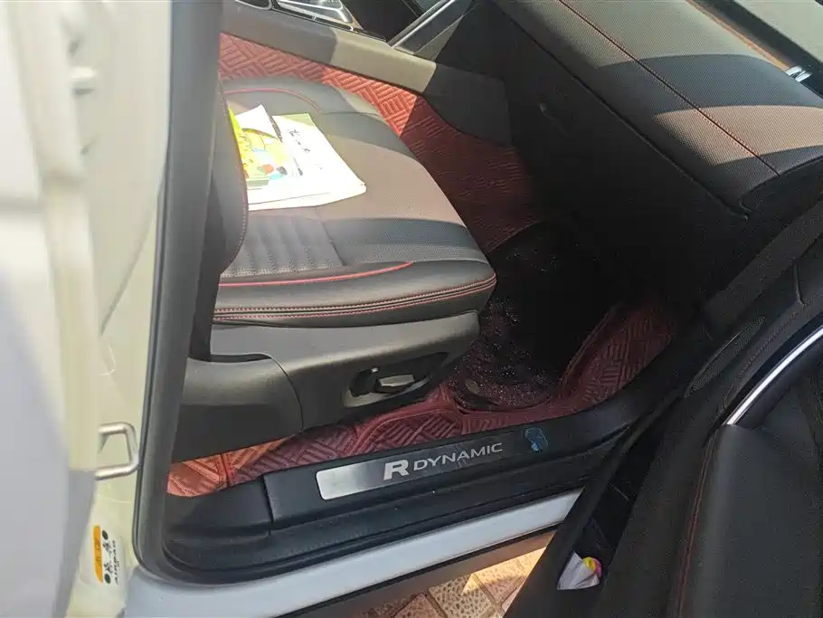 LAND ROVER DISCOVER NEW ENERGY SOURCES FOR SPORTS