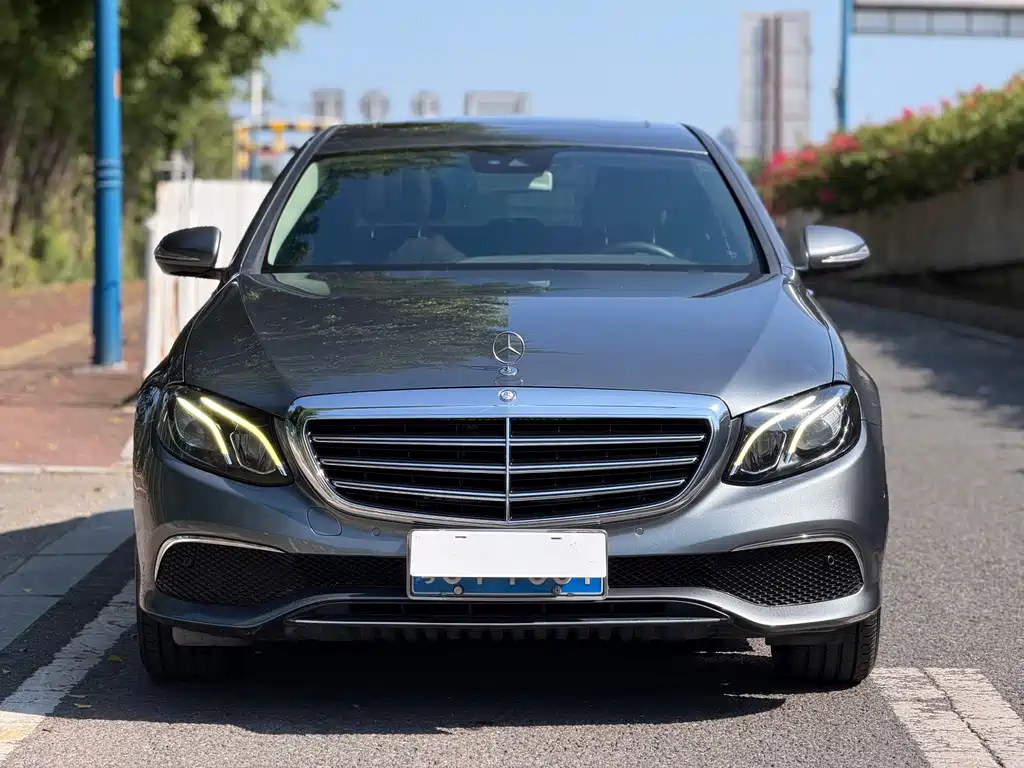 Mercedes-Benz E-Class — миниатюра 2