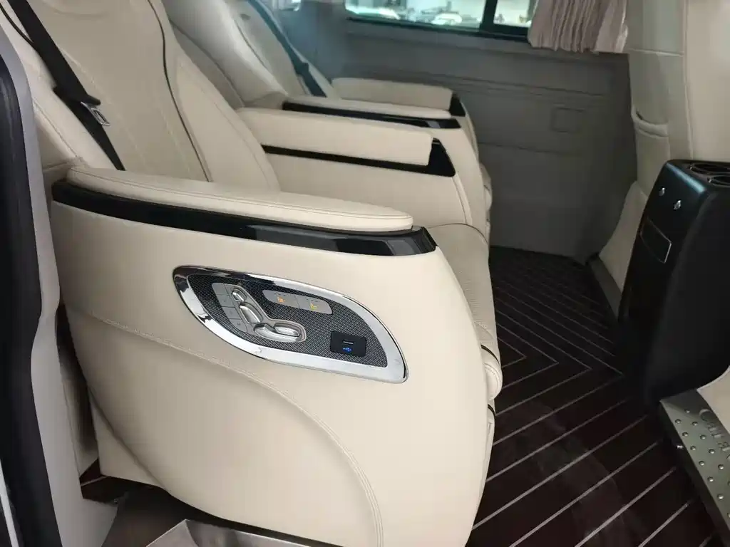 Volkswagen Caravelle 2019 2.0TSI Luxury 7 мест