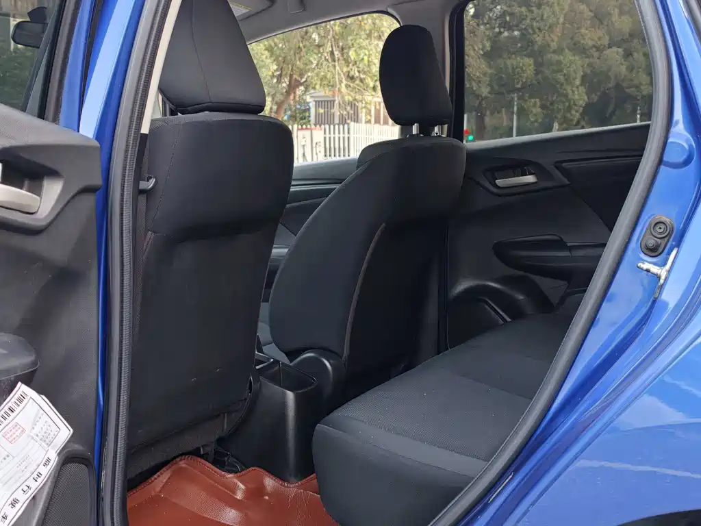 Honda Fit — миниатюра 8