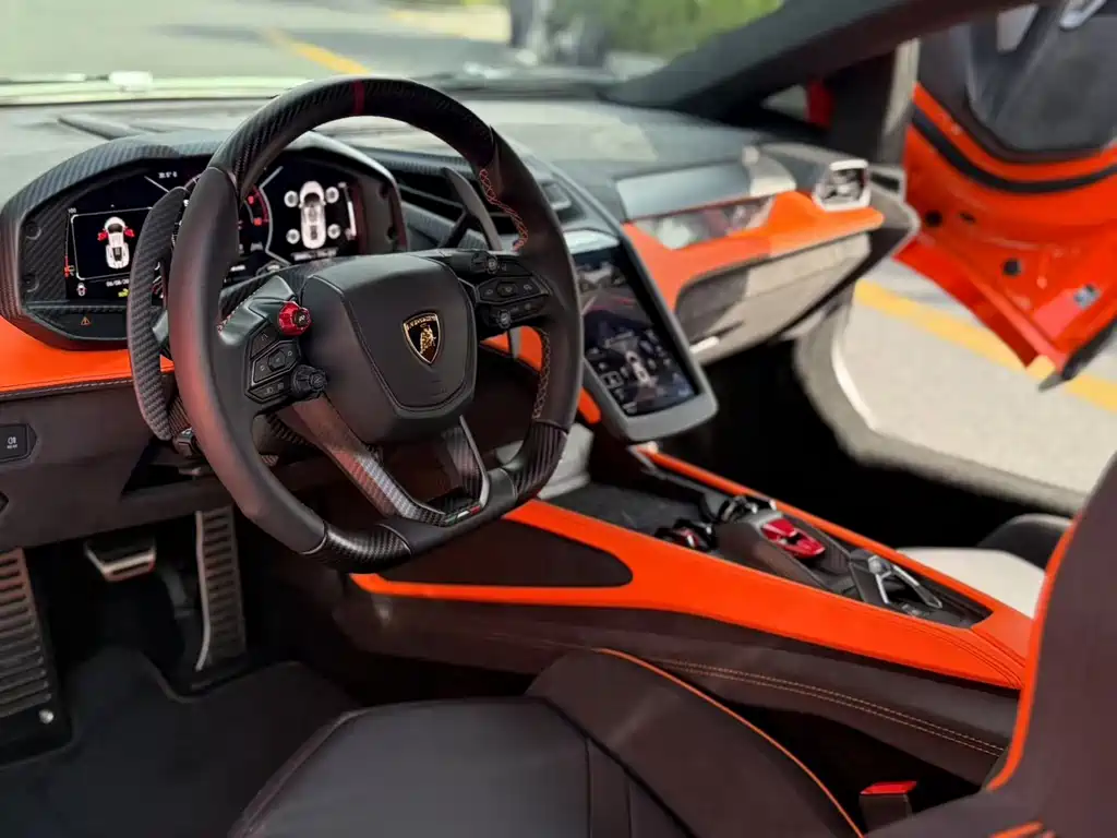 Lamborghini Revuelto — миниатюра 4