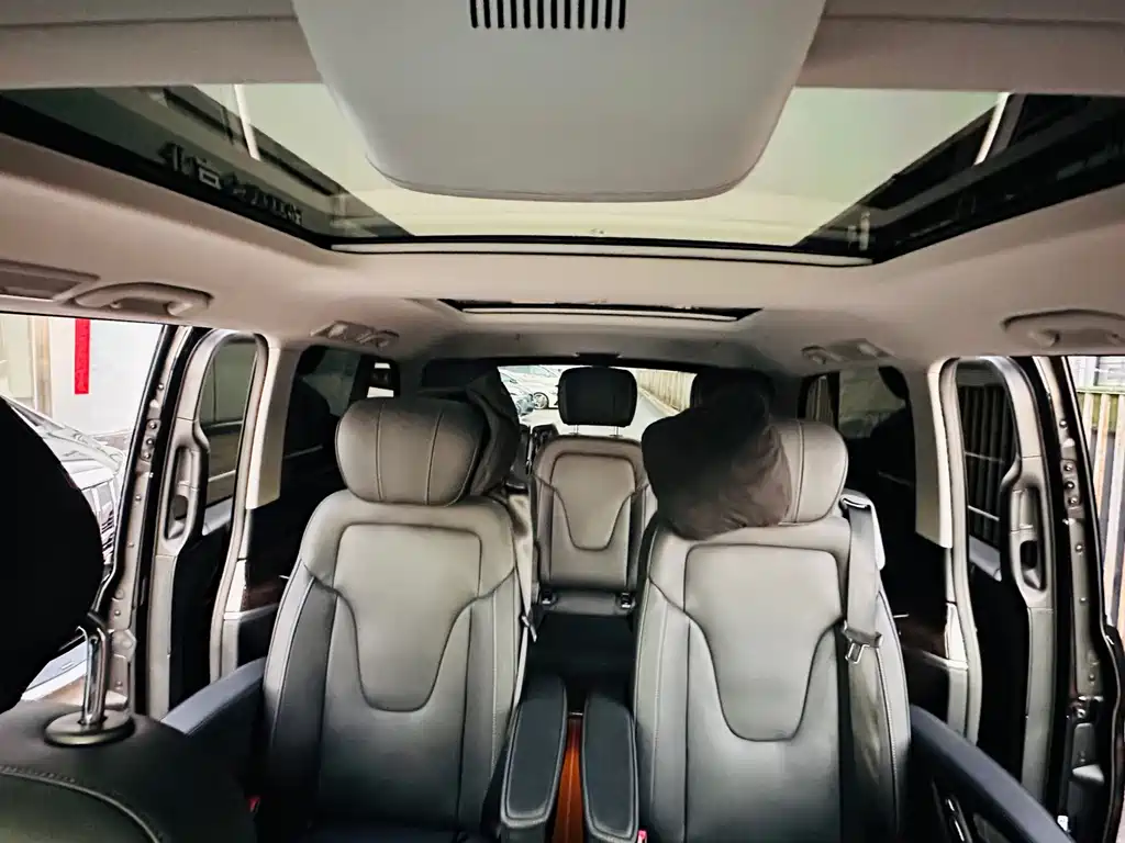 Mercedes-Benz V-Class — миниатюра 14