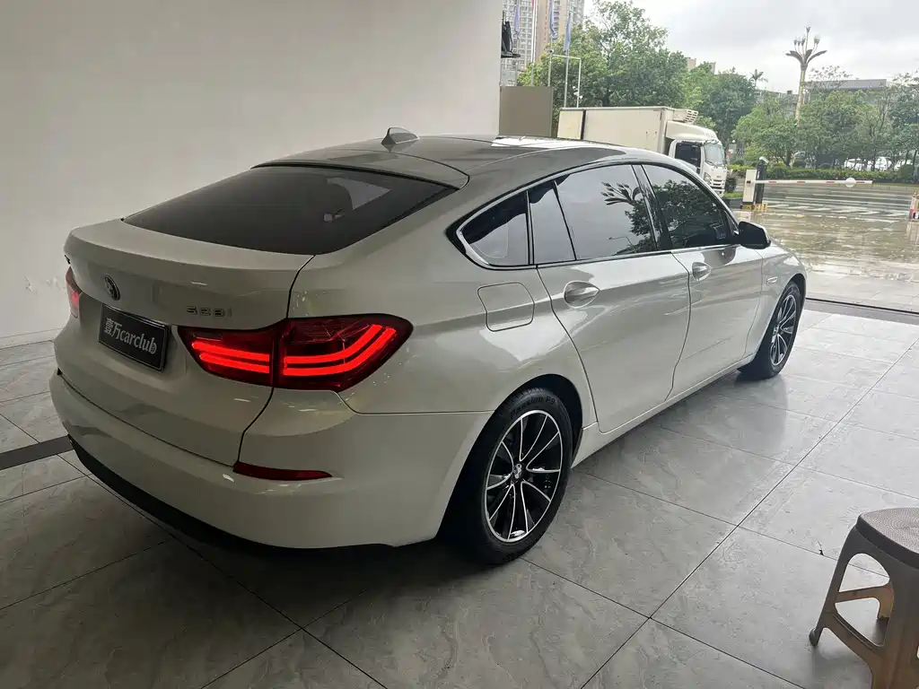 BMW 5 Series GT 5 GT 2017 528i Lead
