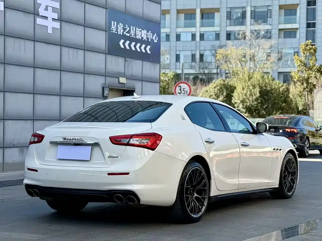 MASERATI GHIBLI