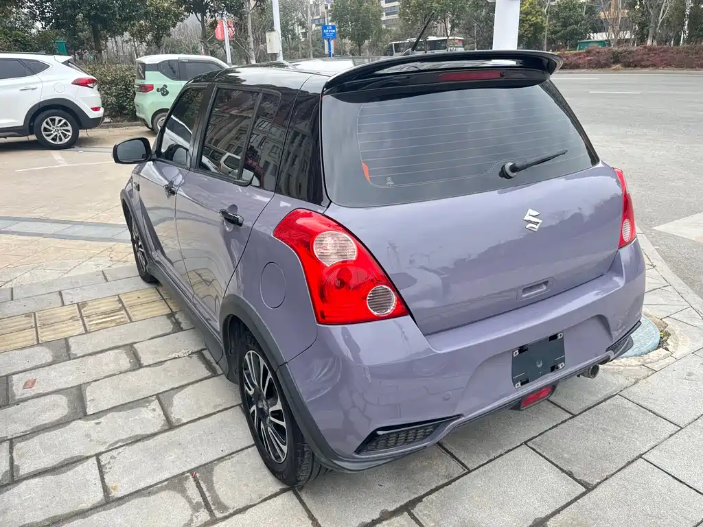 SUZUKI SWIFT