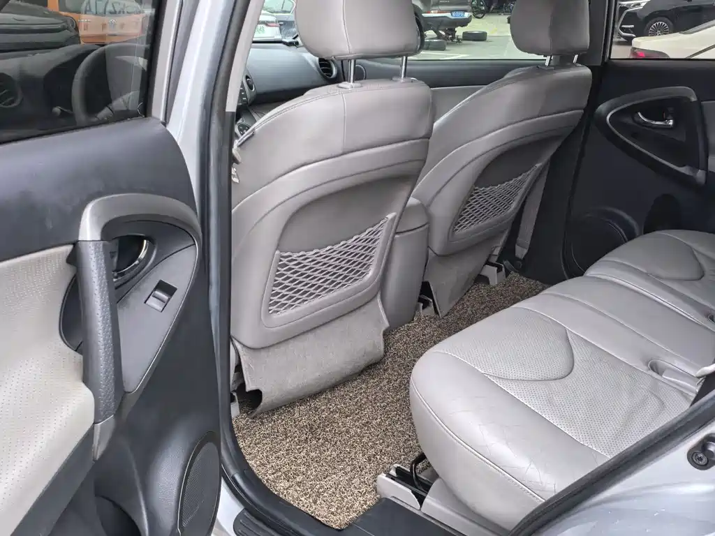 Toyota RAV4 2009 2.4L AT Luxury