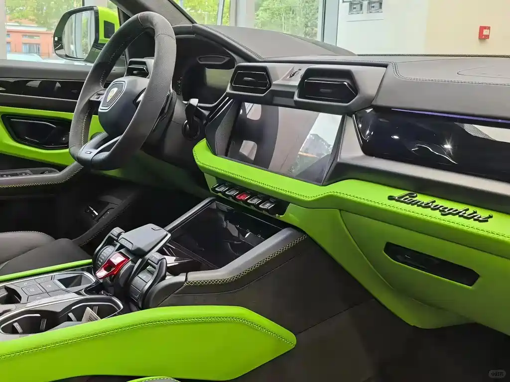 Lamborghini Urus SE 2025 4.0T Standard