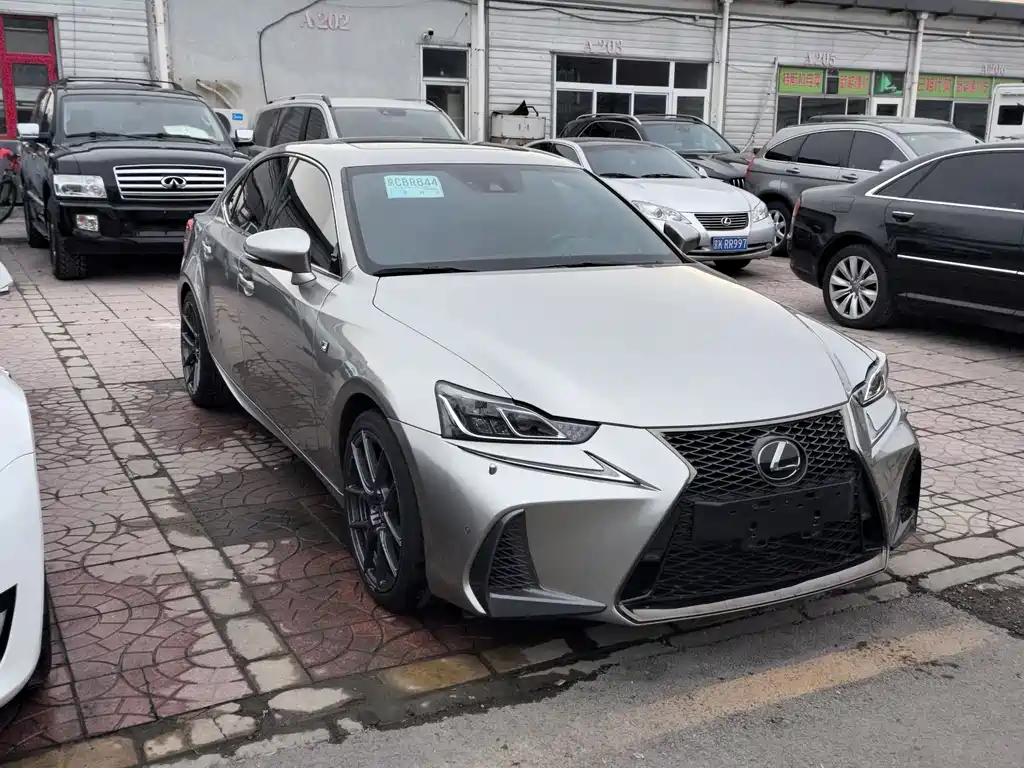 LEXUS IS