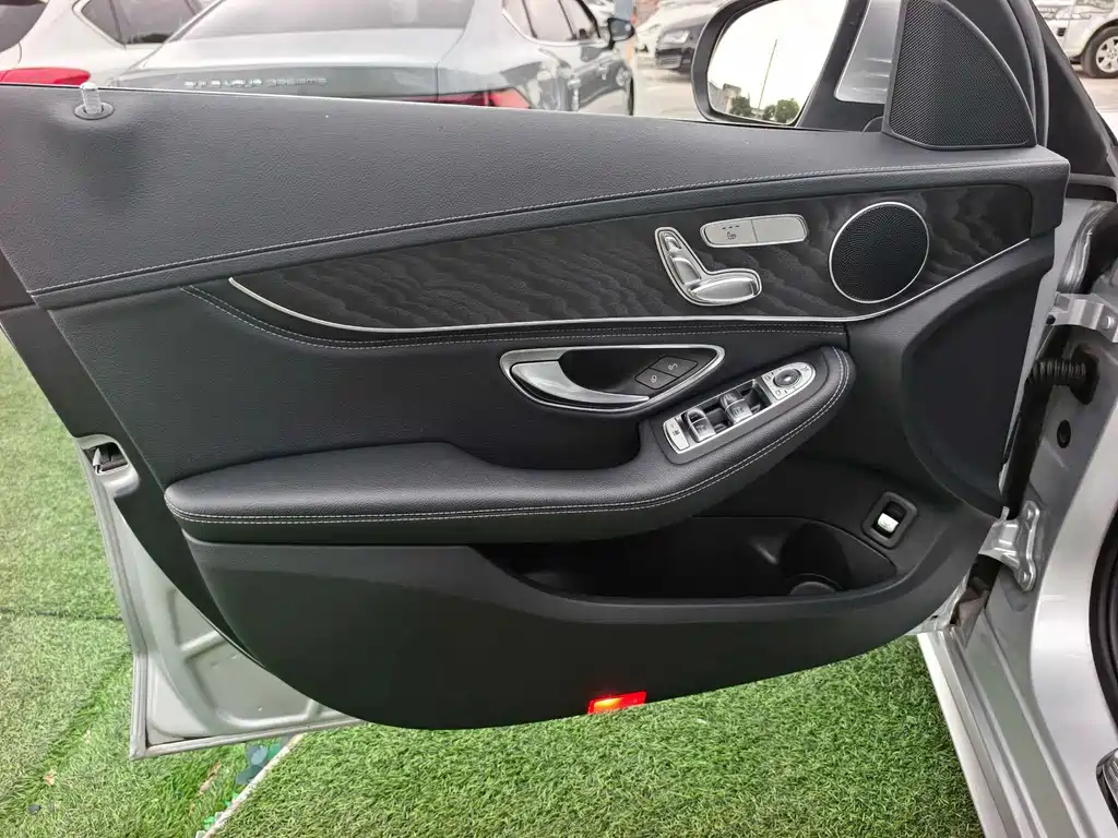 Mercedes-Benz C-Class — миниатюра 5