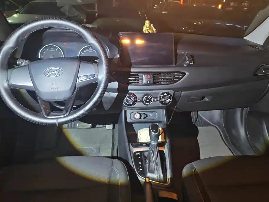 Hyundai Elantra — миниатюра 13