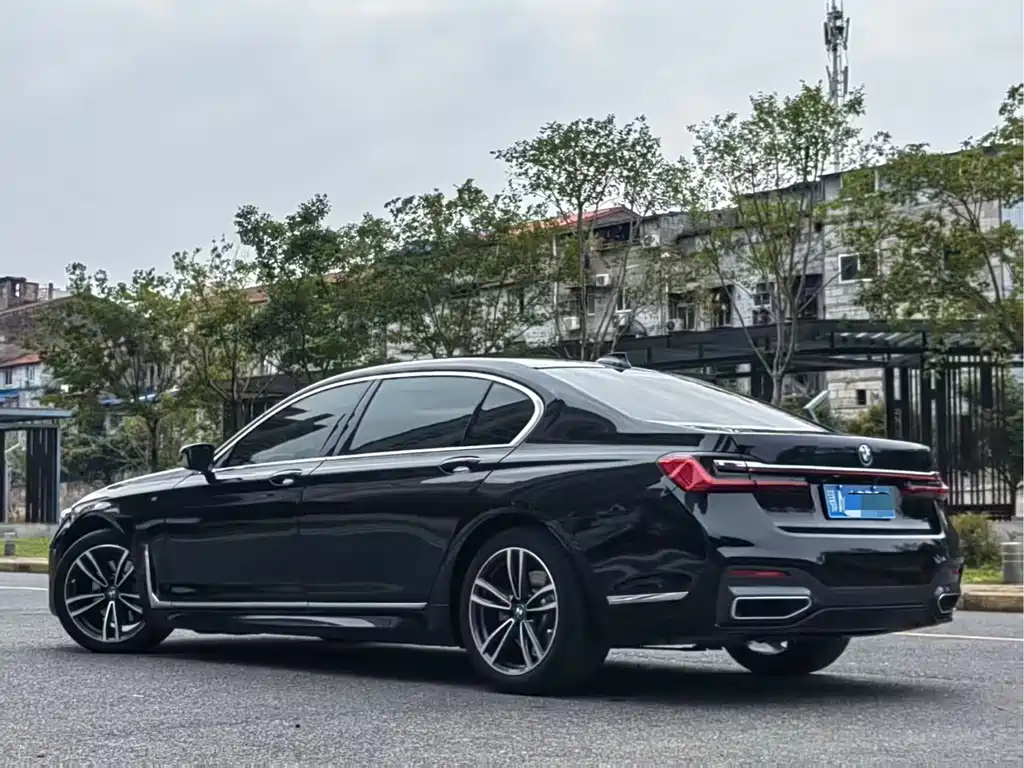 BMW 7 Series — миниатюра 4