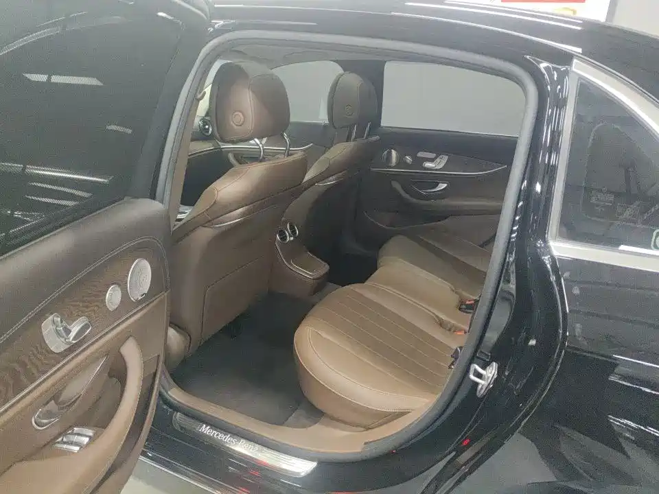 Mercedes-Benz E-Class — миниатюра 9