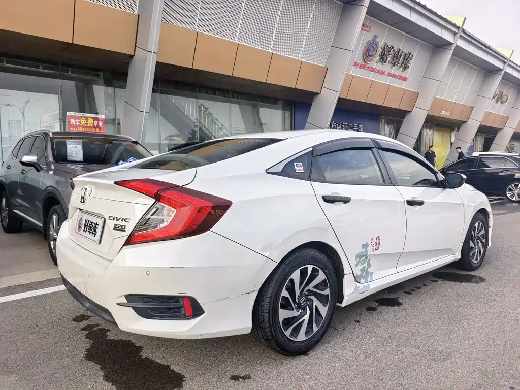 Honda Civic 2016 220TURBO MT Luxury