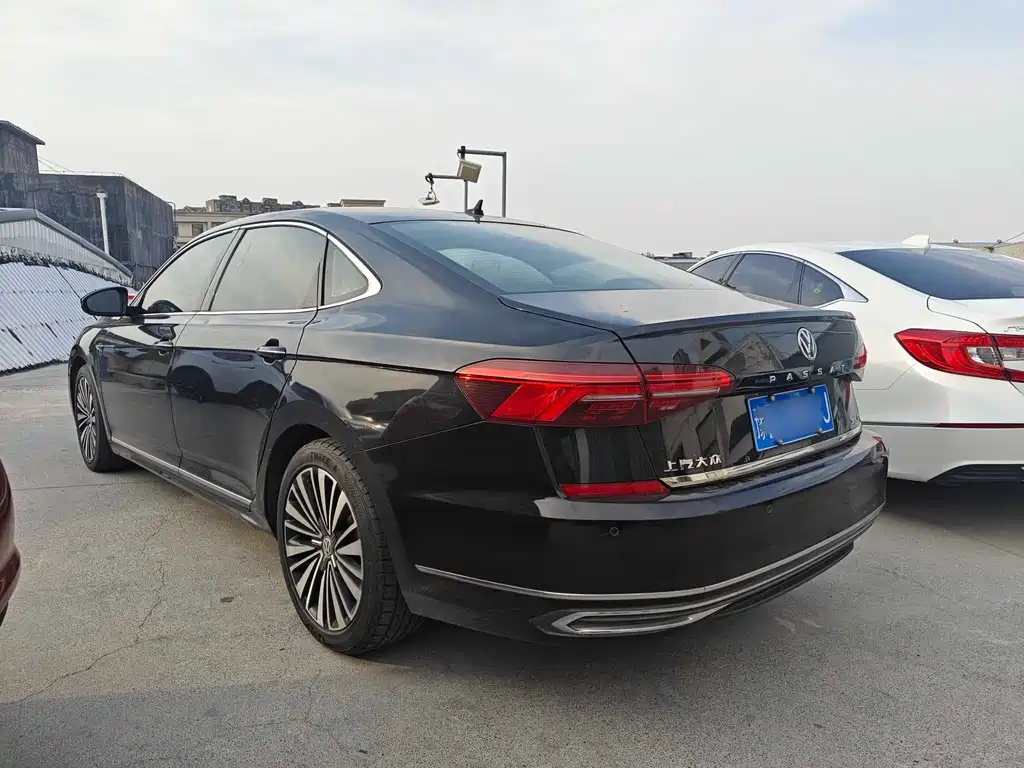 Volkswagen Passat 2019 380TSI Luxury VI
