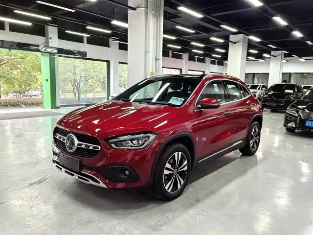 MERCEDES-BENZ GLA