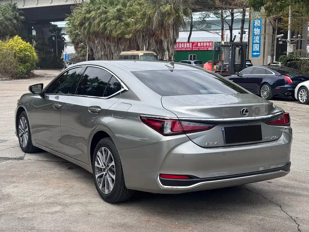 LEXUS ES