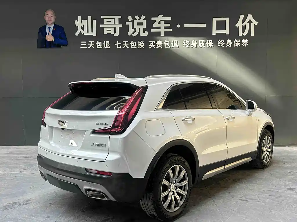 CADILLAC XT4